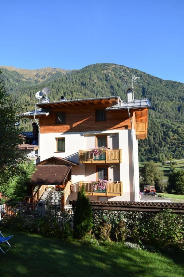 Appartamenti Penasa Renato Commezzadura Exteriör bild