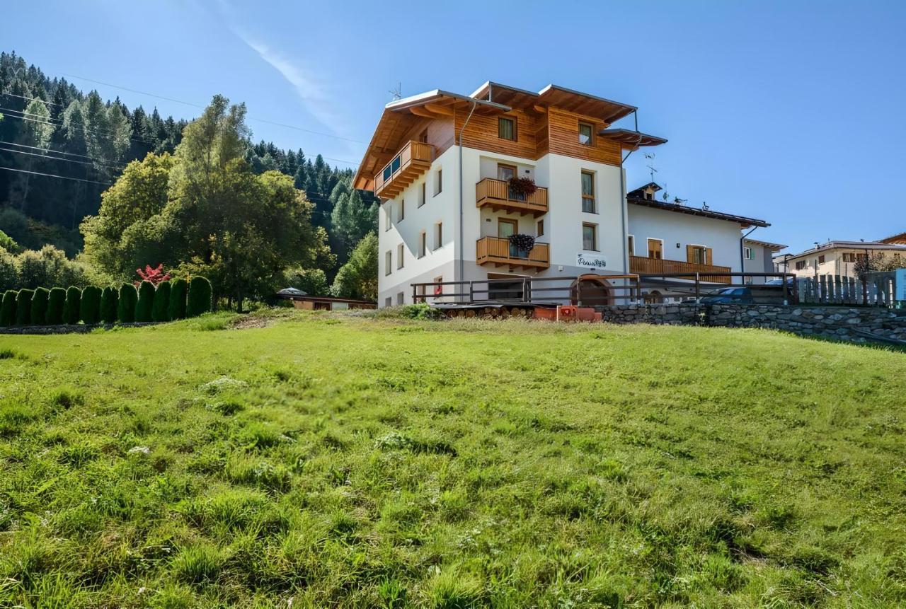 Appartamenti Penasa Renato Commezzadura Exteriör bild