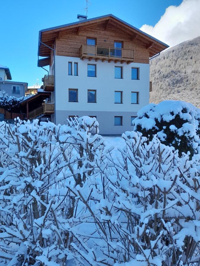 Appartamenti Penasa Renato Commezzadura Exteriör bild