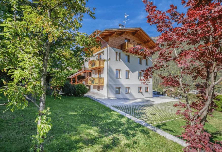 Appartamenti Penasa Renato Commezzadura Exteriör bild