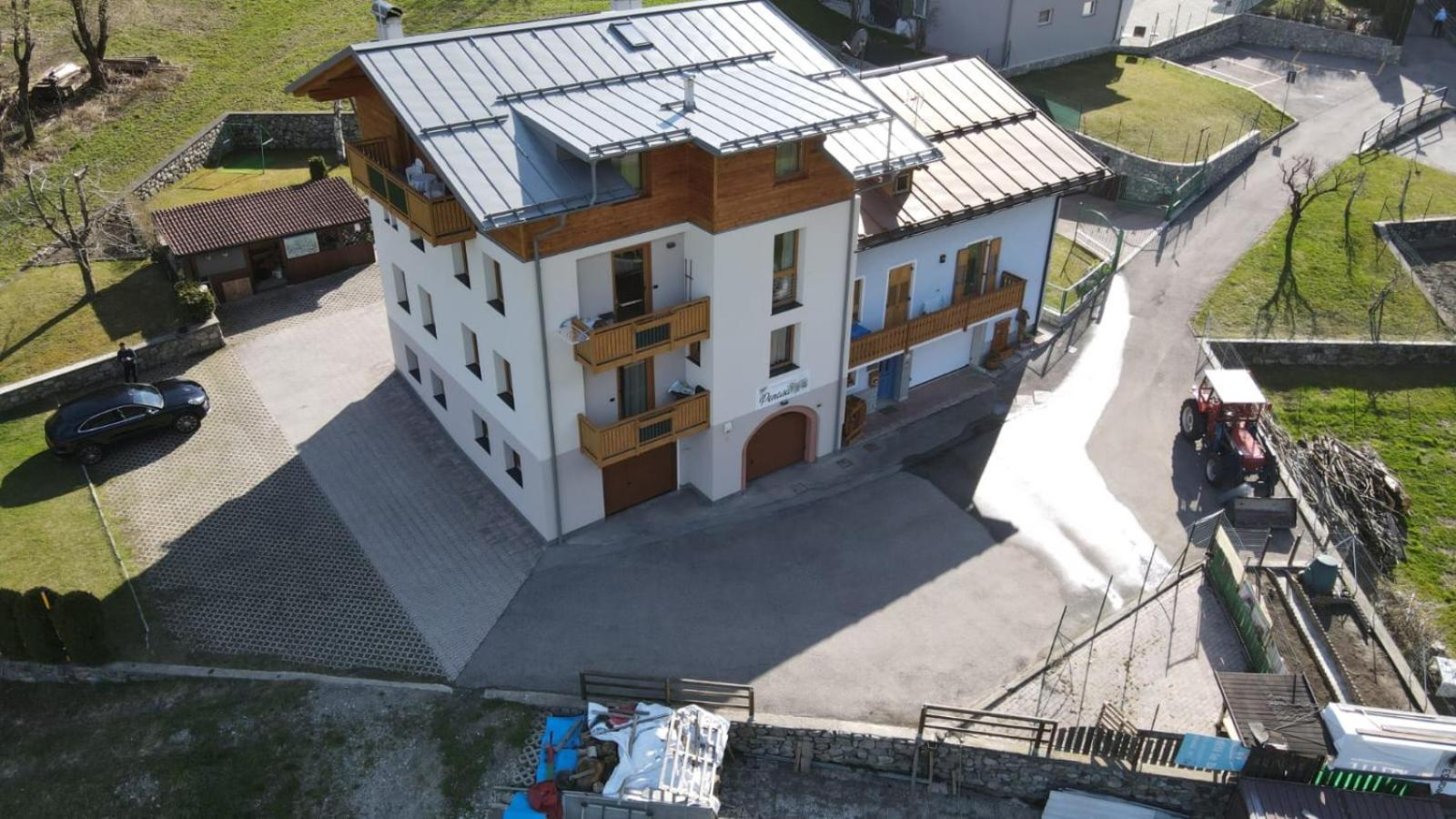 Appartamenti Penasa Renato Commezzadura Exteriör bild