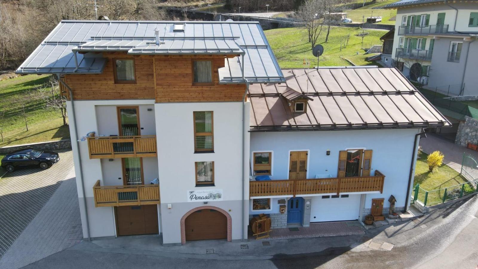 Appartamenti Penasa Renato Commezzadura Exteriör bild