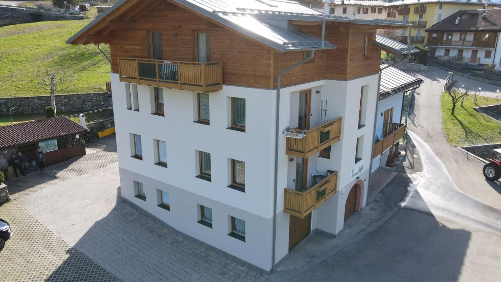 Appartamenti Penasa Renato Commezzadura Exteriör bild